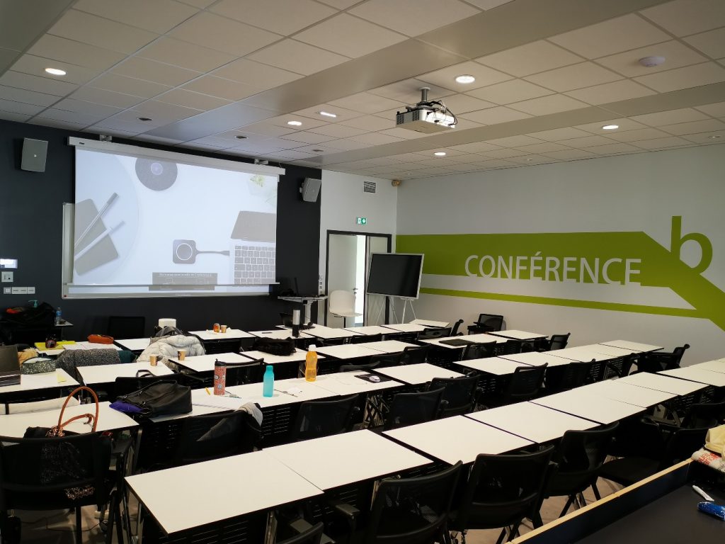 Photo de la salle de conférence de l'IFAS de Laval