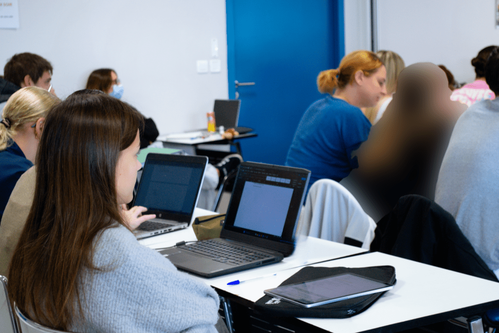 Elèves en cours à l'IFAS Le Mans