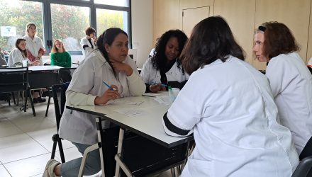 élèves en cours à l'IFSO